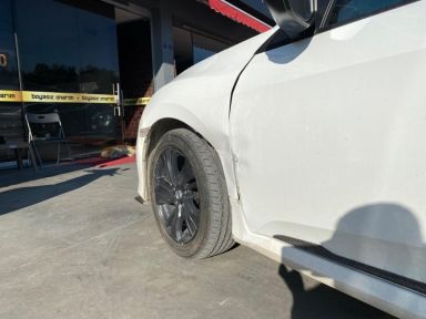 Honda Civic Sol Ön Çamurluk Sol Ön Kapı Boyasız (Vakumla) Göçük Düzeltme