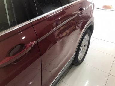 Volkswagen Tiguan Sağ Arka Kapı Boya Hasarlı Göçük Onarımı